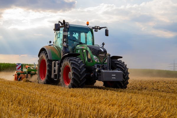Tout savoir sur la fraise rotative de tracteur : guide pratique